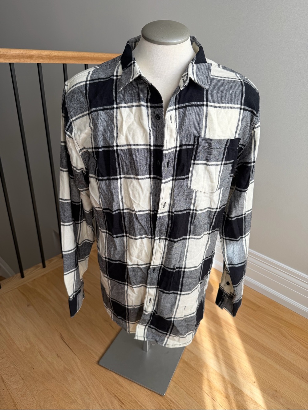 PacSun Black & White Plaid Long-Sleeve Button-Up Shirt
